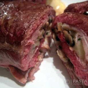 Scaloppini Rolls with Ham, Mushroom and Swiss Cheese http://bit.ly/scaloppinirolls